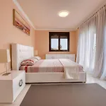 Spacious Laurisilva