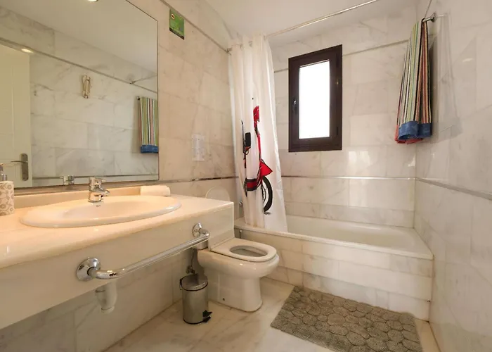 Spacious Laurisilva