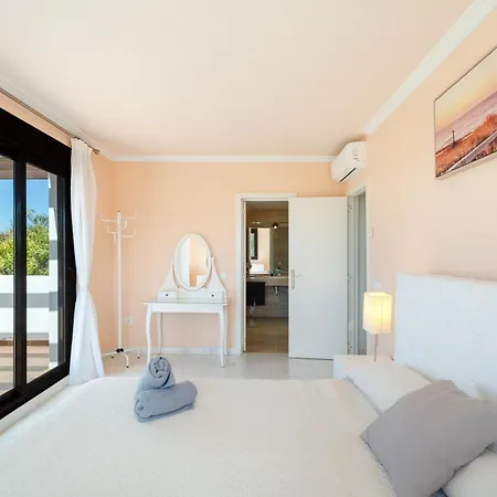Spacious Laurisilva Villa *